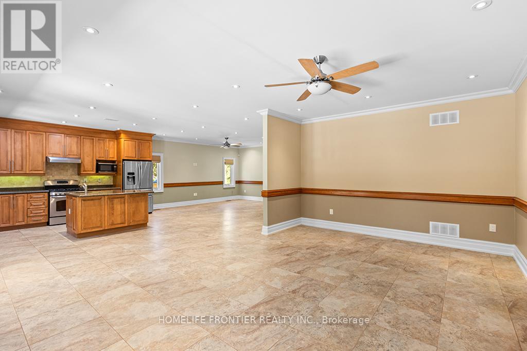 55 Homewood Avenue, Wasaga Beach, Ontario  L9Z 2M2 - Photo 12 - S12429259