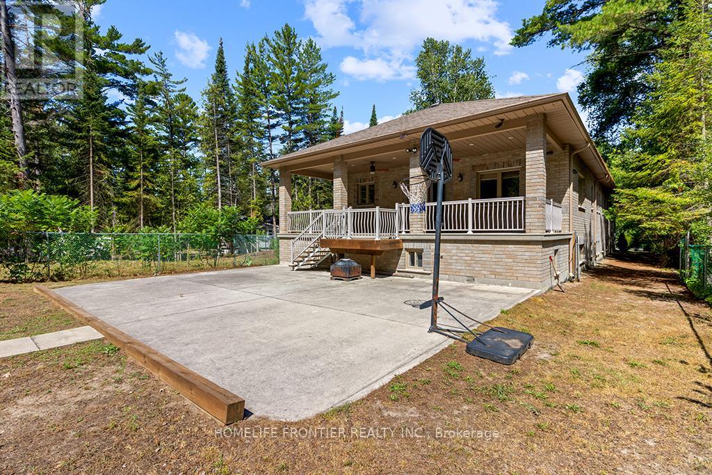 55 Homewood Avenue, Wasaga Beach, Ontario  L9Z 2M2 - Photo 16 - S12429259