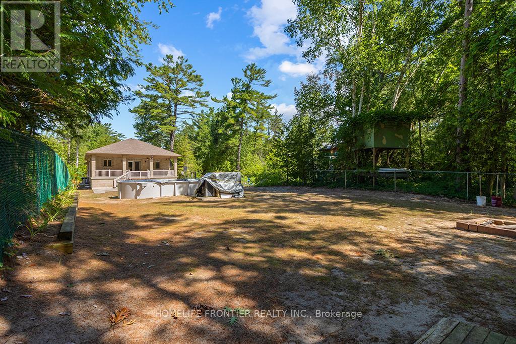 55 Homewood Avenue, Wasaga Beach, Ontario  L9Z 2M2 - Photo 2 - S12429259