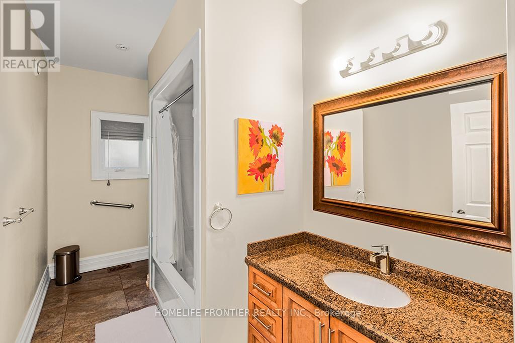 55 Homewood Avenue, Wasaga Beach, Ontario  L9Z 2M2 - Photo 21 - S12429259