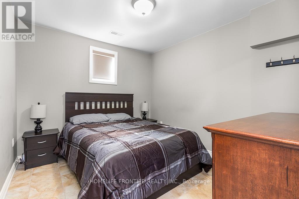 55 Homewood Avenue, Wasaga Beach, Ontario  L9Z 2M2 - Photo 32 - S12429259