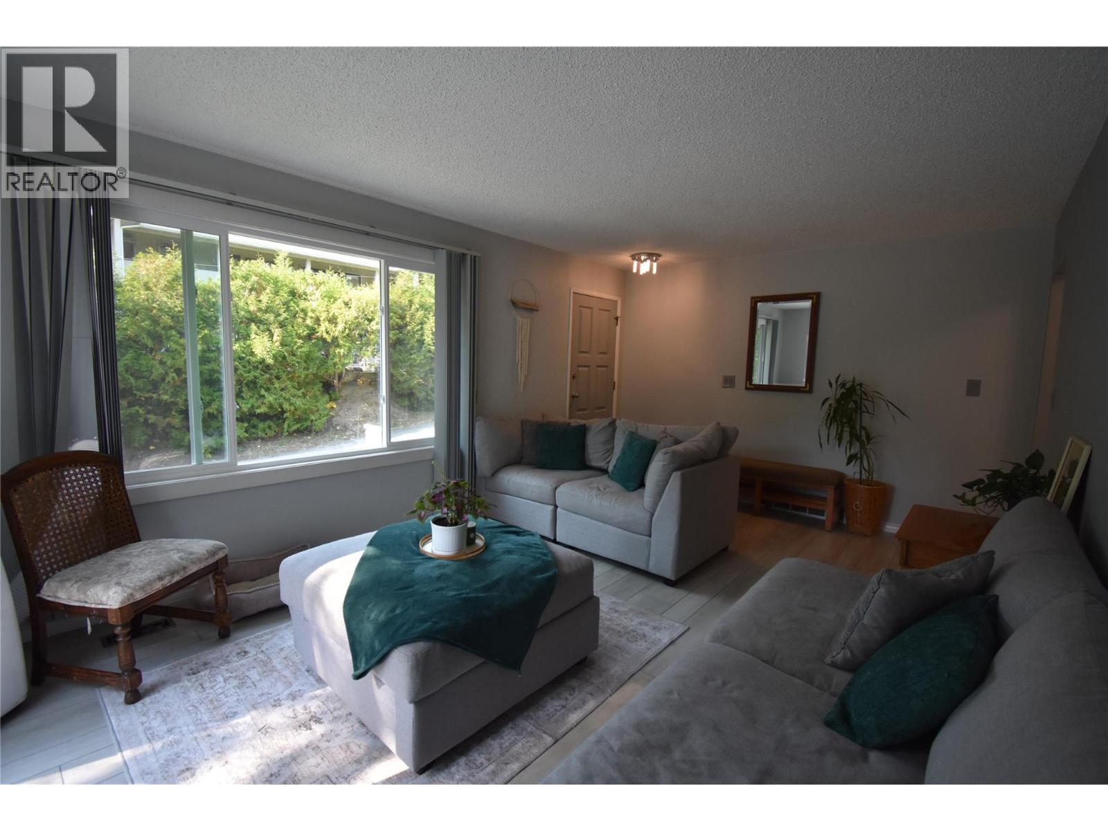 819 8th Avenue, Castlegar, British Columbia  V1N 1P2 - Photo 3 - 10364142
