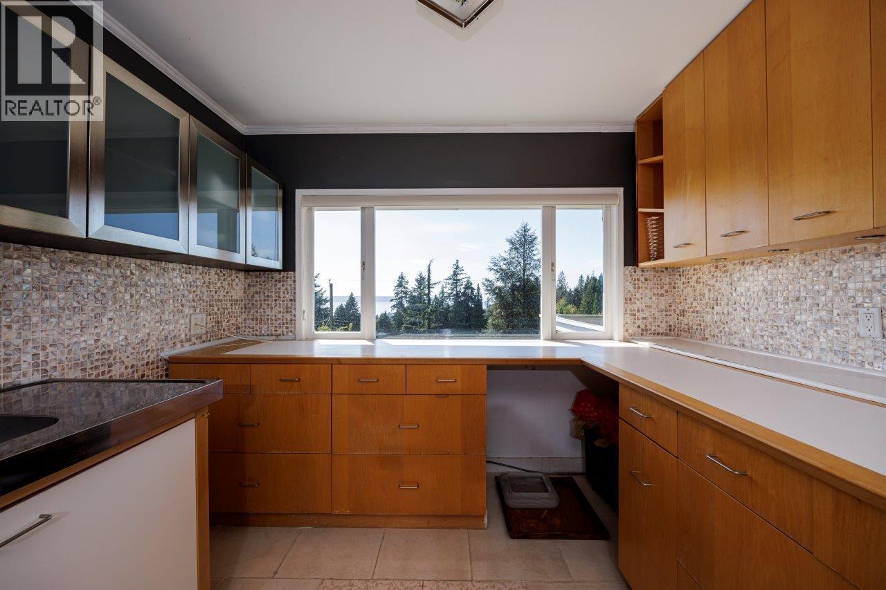 1249 Nepal Crescent, West Vancouver, British Columbia  V7T 2H4 - Photo 13 - R3052184