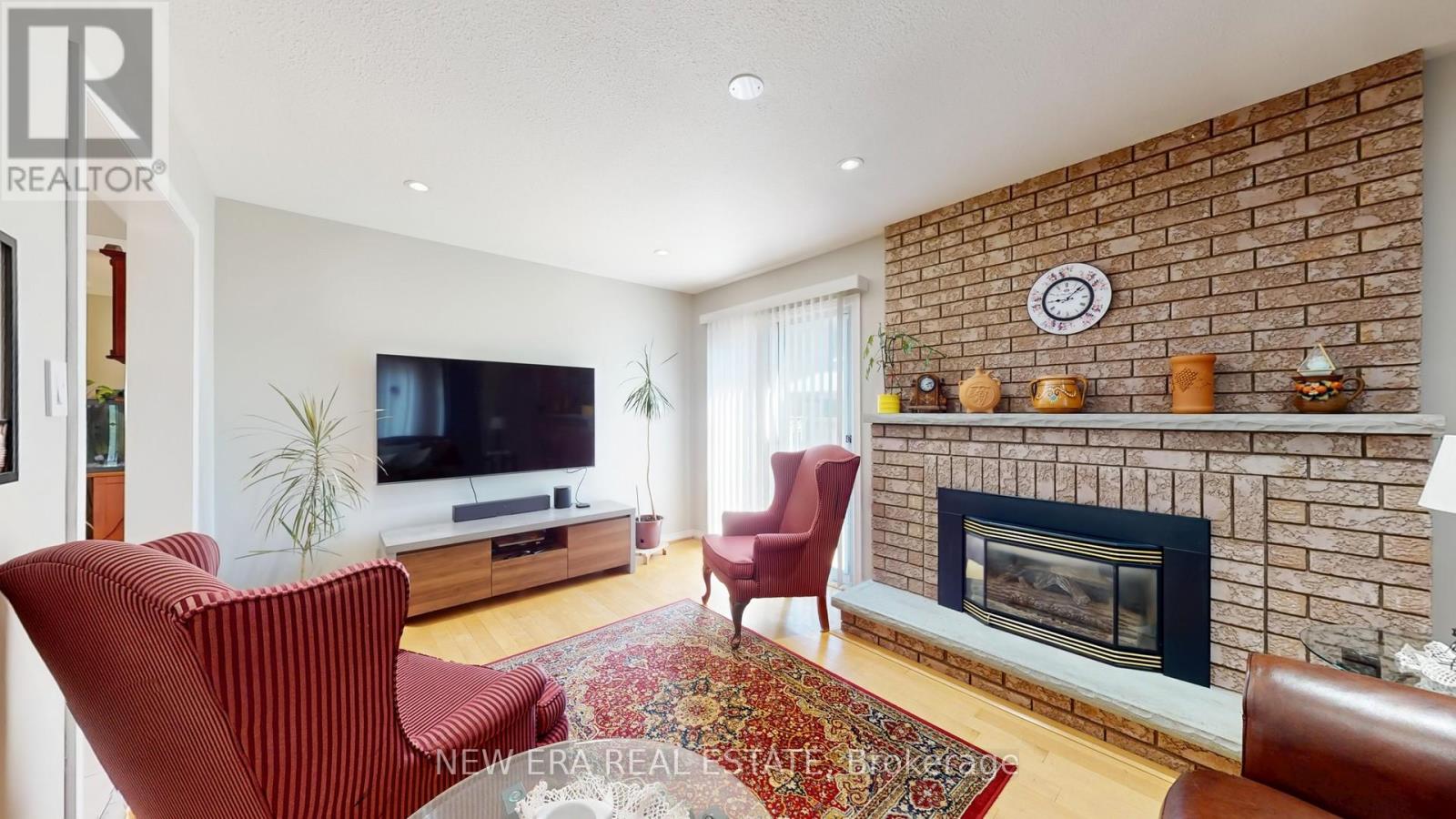 1380 Daniel Creek Road, Mississauga, Ontario  L5V 1V3 - Photo 11 - W12428814