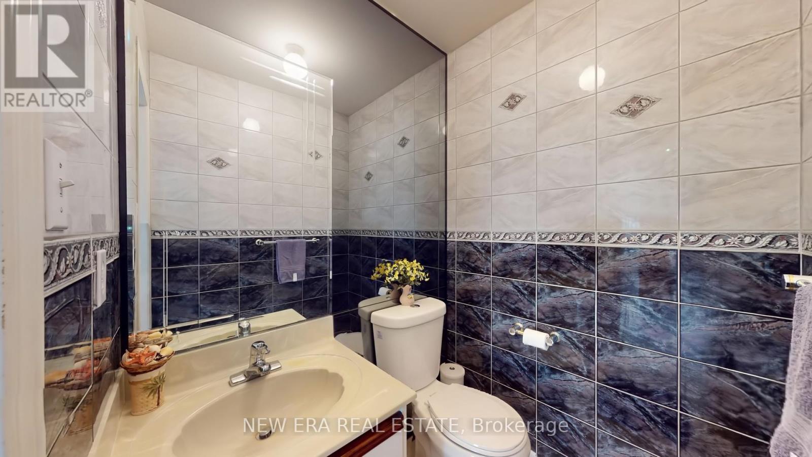 1380 Daniel Creek Road, Mississauga, Ontario  L5V 1V3 - Photo 19 - W12428814