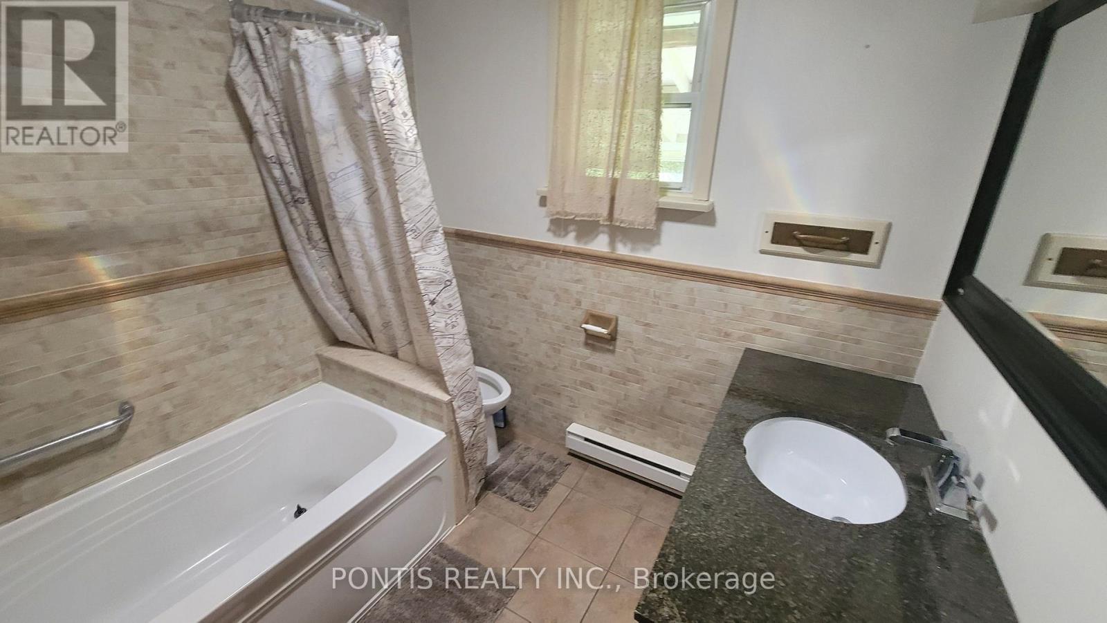 83 Denison Avenue, Brampton, Ontario  L6X 1E9 - Photo 5 - W12424236
