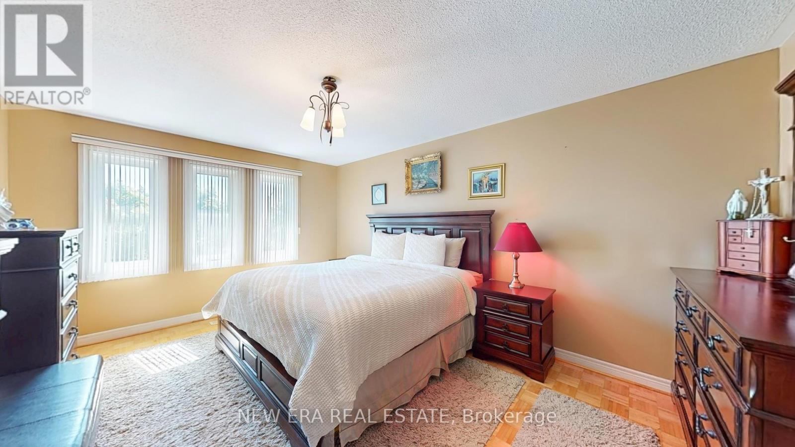 1380 Daniel Creek Road, Mississauga, Ontario  L5V 1V3 - Photo 22 - W12428814