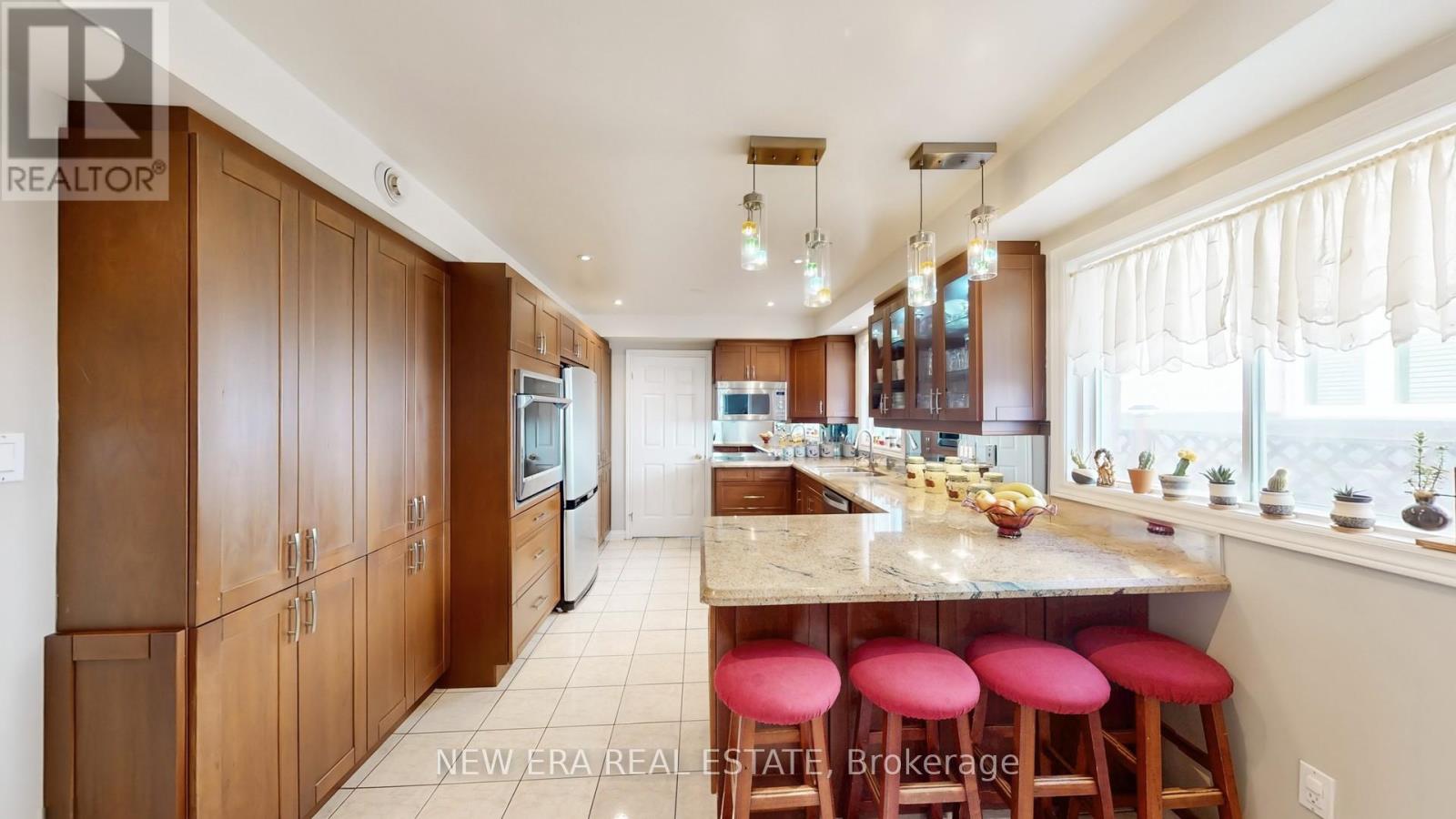 1380 Daniel Creek Road, Mississauga, Ontario  L5V 1V3 - Photo 7 - W12428814