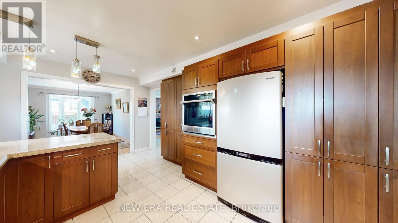 1380 Daniel Creek Road, Mississauga, Ontario  L5V 1V3 - Photo 5 - W12428814