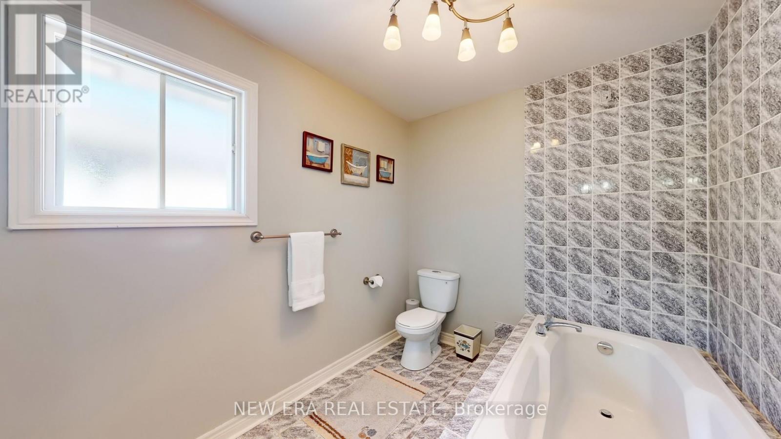 1380 Daniel Creek Road, Mississauga, Ontario  L5V 1V3 - Photo 27 - W12428814