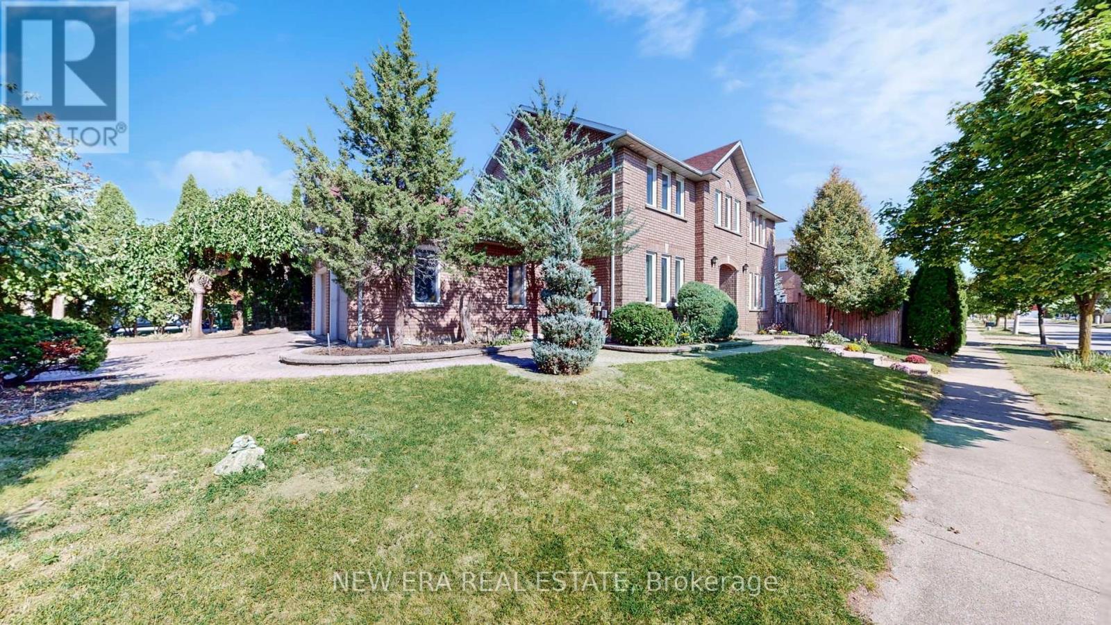 1380 Daniel Creek Road, Mississauga, Ontario  L5V 1V3 - Photo 4 - W12428814