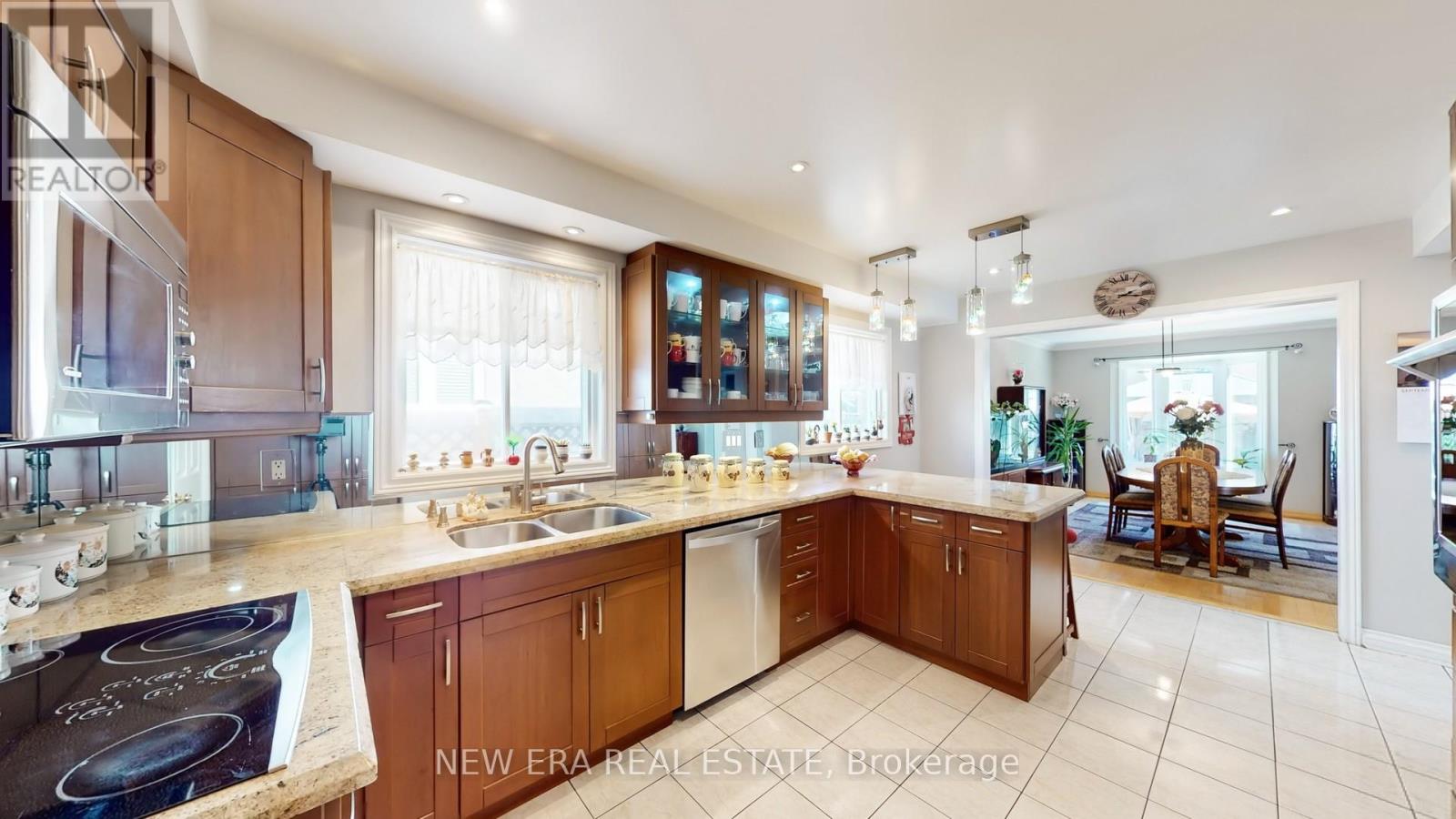 1380 Daniel Creek Road, Mississauga, Ontario  L5V 1V3 - Photo 6 - W12428814