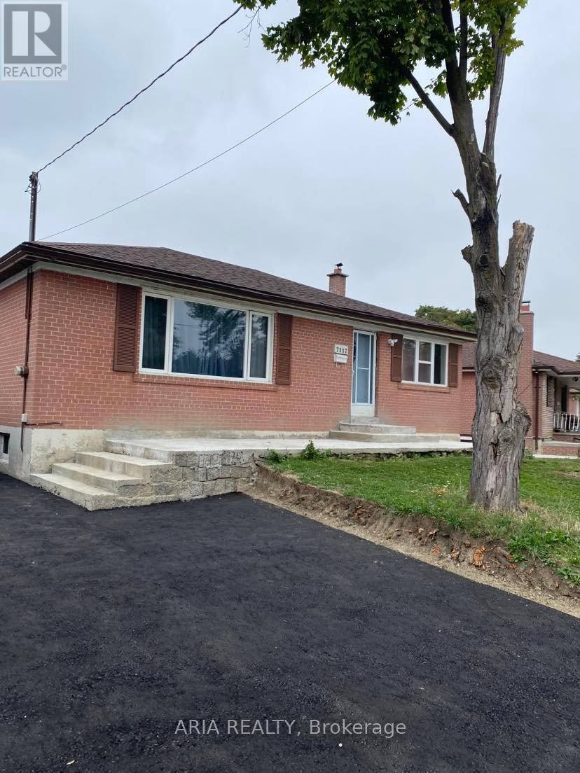 7117 Justine Drive, Mississauga, Ontario  L4T 1M6 - Photo 2 - W12429157