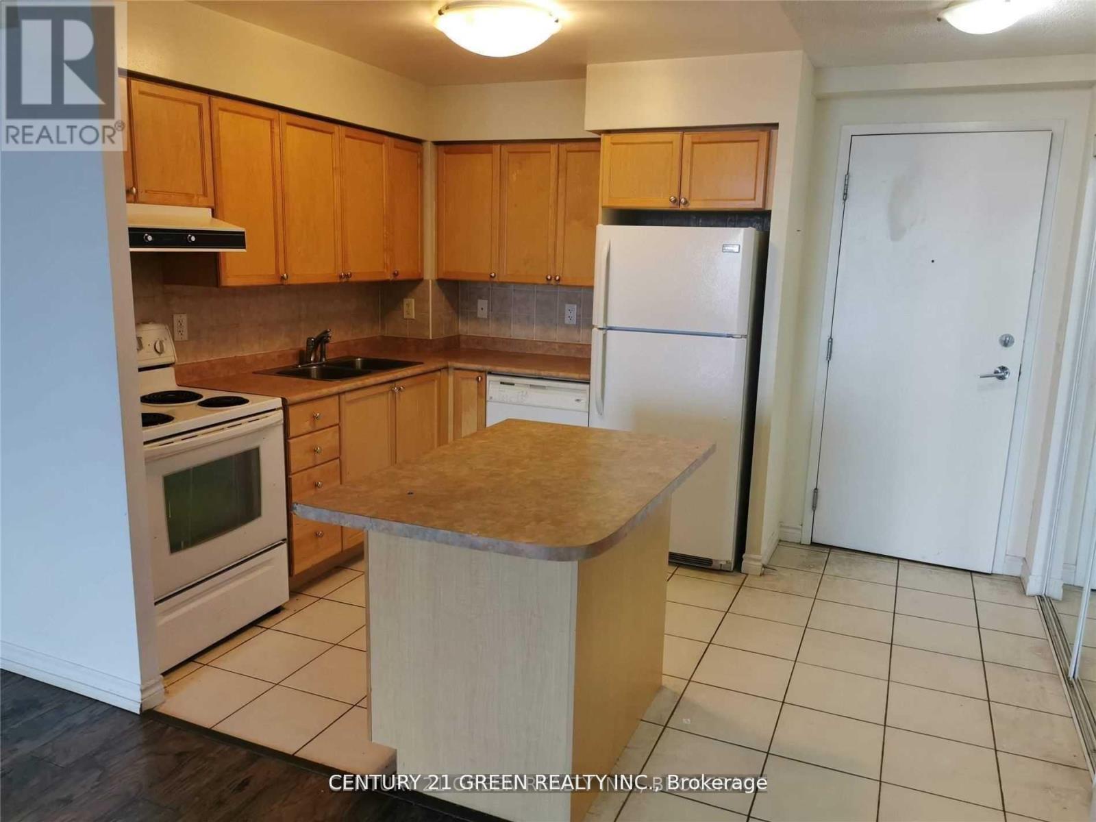 2726 - 3888 Duke Of York Boulevard, Mississauga, Ontario  L5B 4P5 - Photo 2 - W12429175