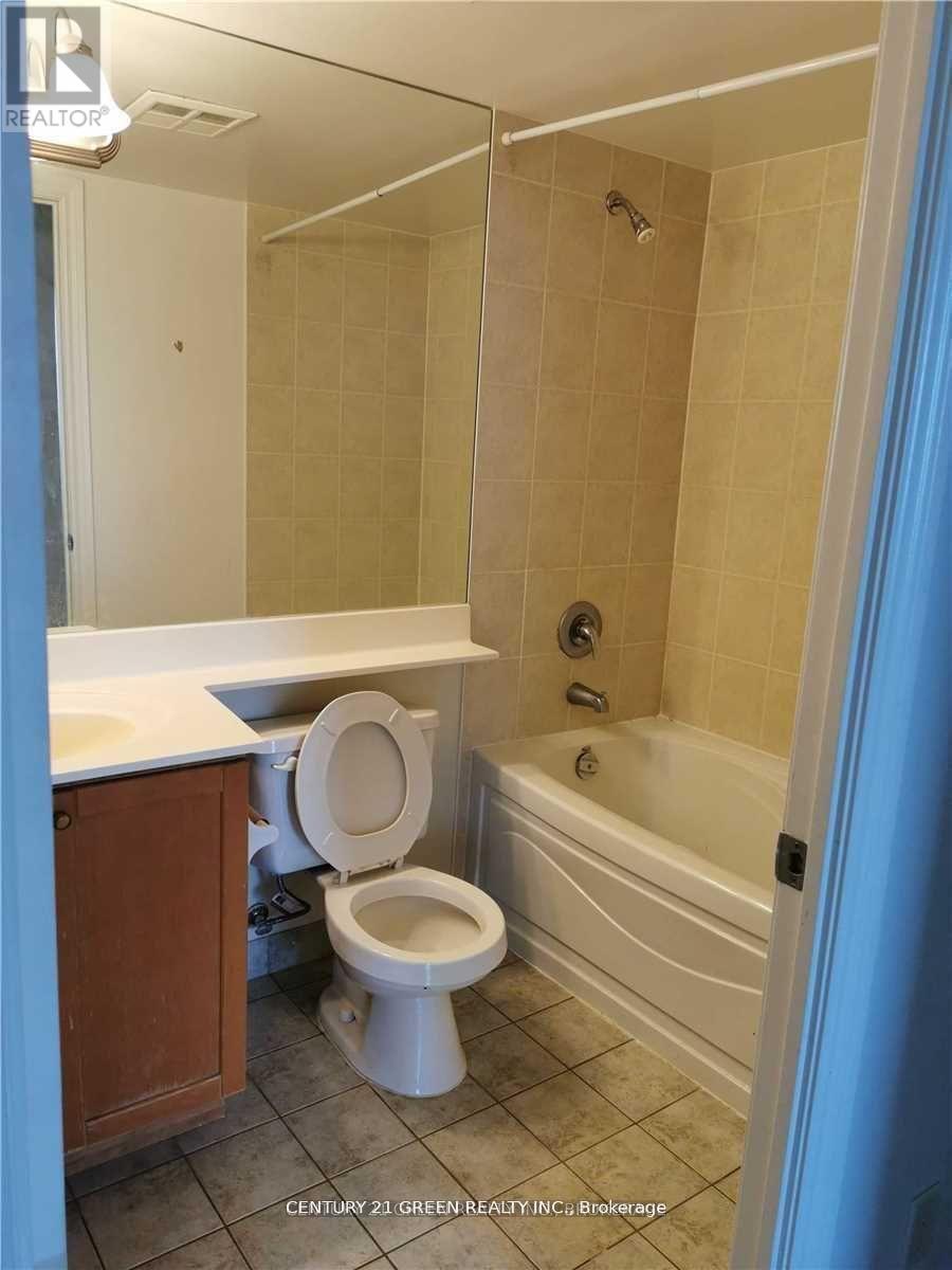 2726 - 3888 Duke Of York Boulevard, Mississauga, Ontario  L5B 4P5 - Photo 3 - W12429175