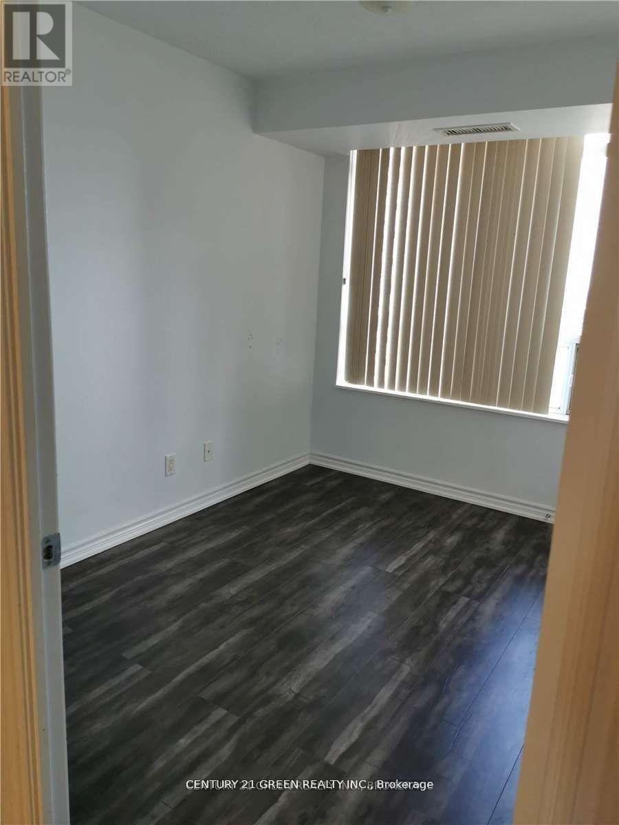 2726 - 3888 Duke Of York Boulevard, Mississauga, Ontario  L5B 4P5 - Photo 4 - W12429175