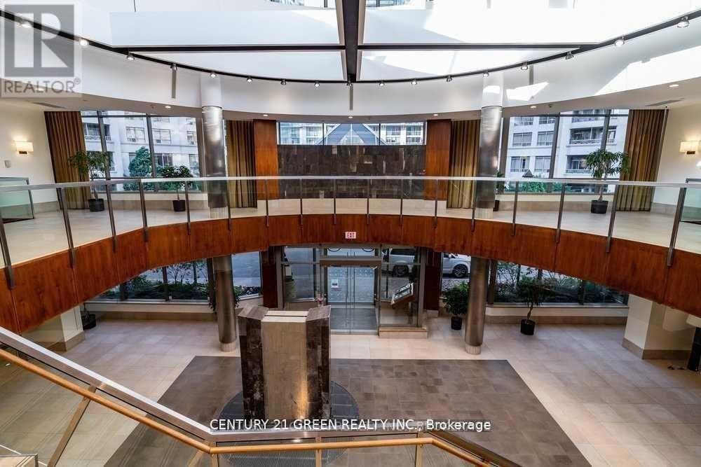 2726 - 3888 Duke Of York Boulevard, Mississauga, Ontario  L5B 4P5 - Photo 7 - W12429175
