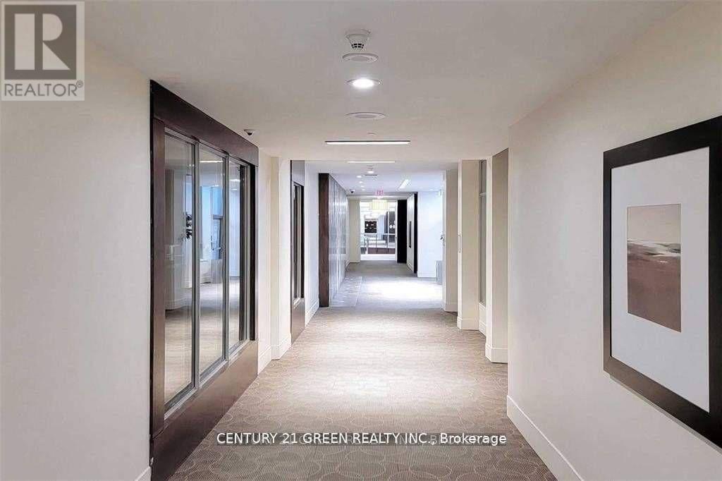 2726 - 3888 Duke Of York Boulevard, Mississauga, Ontario  L5B 4P5 - Photo 8 - W12429175