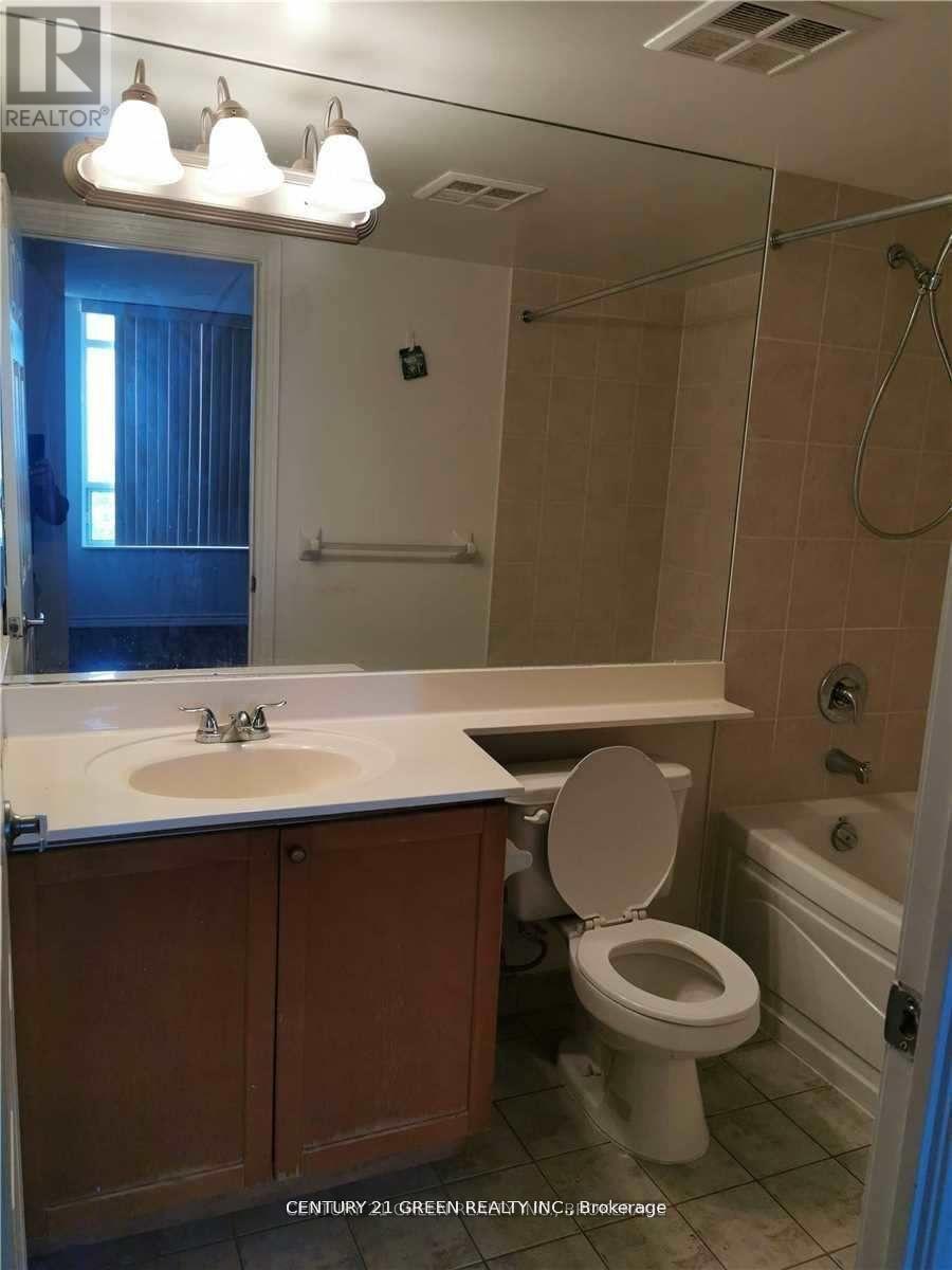 2726 - 3888 Duke Of York Boulevard, Mississauga, Ontario  L5B 4P5 - Photo 9 - W12429175
