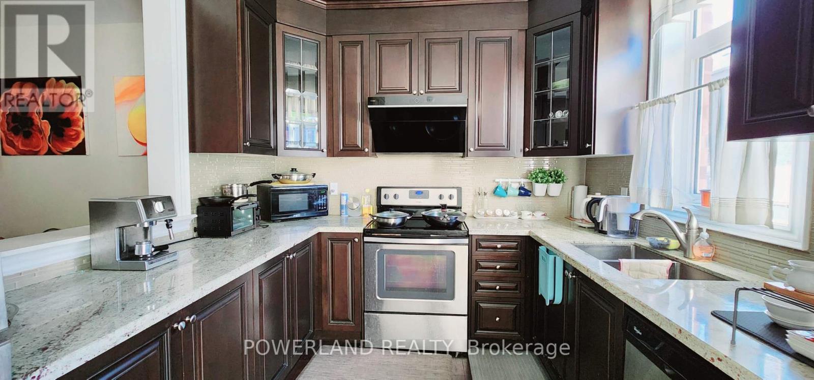 25 Erinview Terrace, Toronto, Ontario  M9C 0C3 - Photo 14 - W12429227