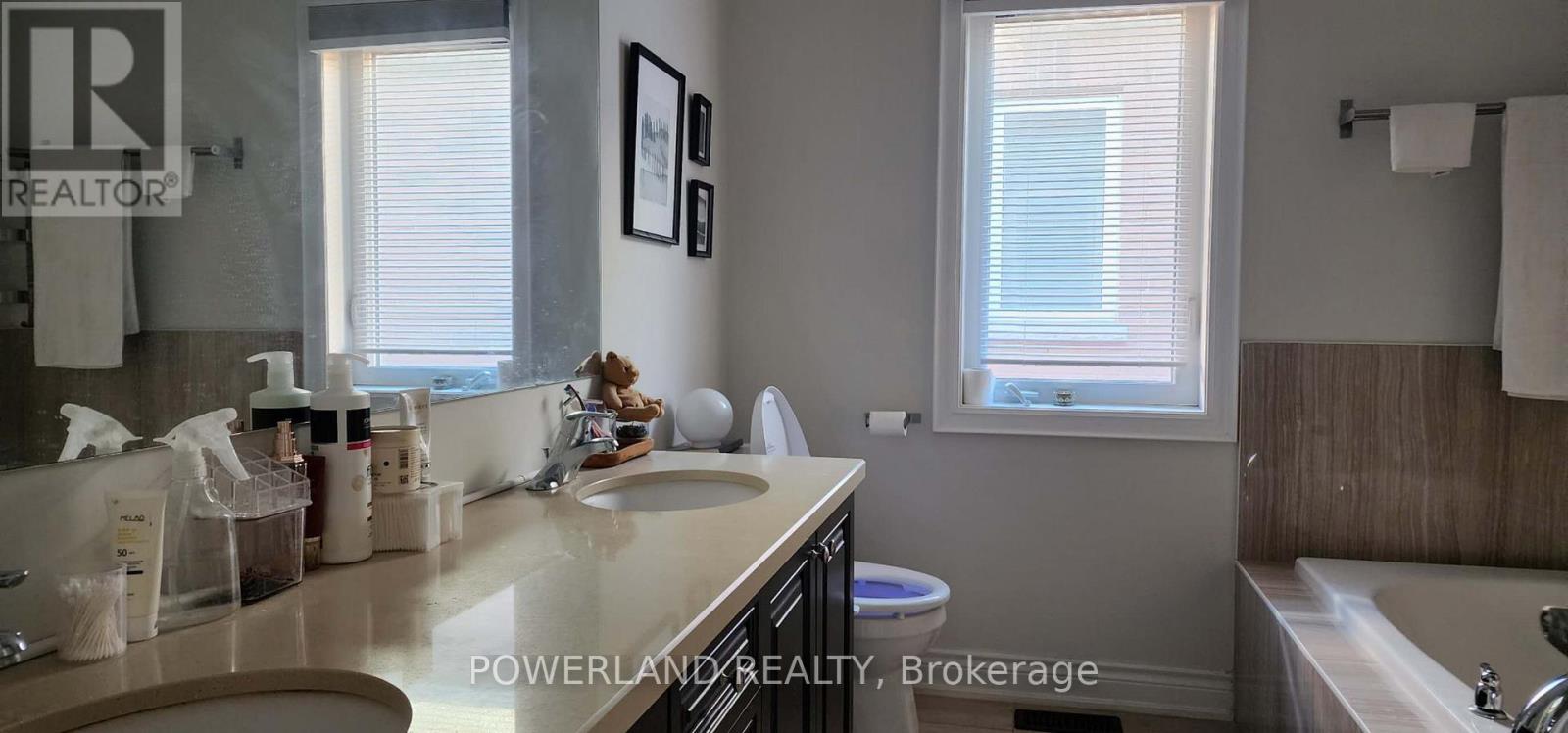 25 Erinview Terrace, Toronto, Ontario  M9C 0C3 - Photo 19 - W12429227