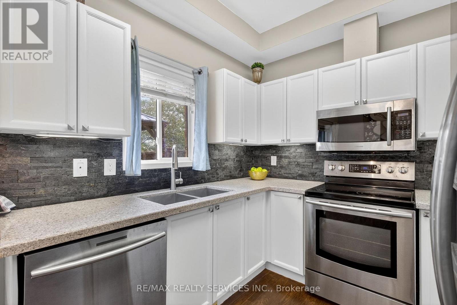 12 Hesketh Court, Caledon, Ontario  L7C 1C6 - Photo 12 - W12429248