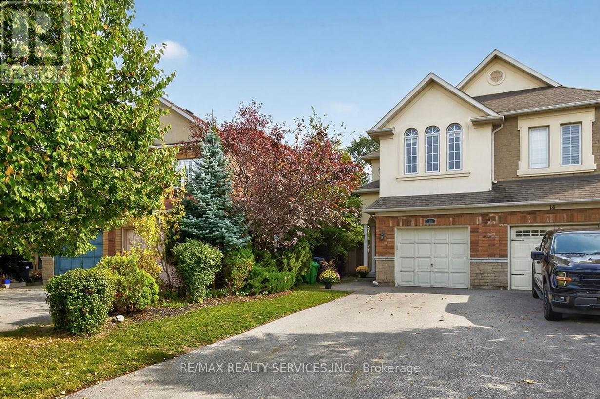 12 Hesketh Court, Caledon, Ontario  L7C 1C6 - Photo 2 - W12429248