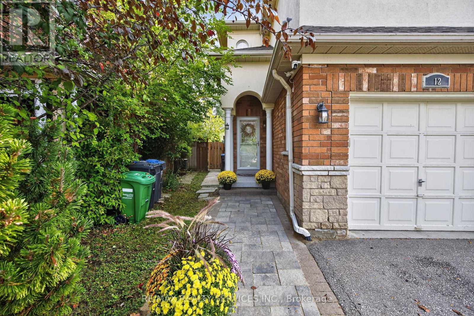 12 Hesketh Court, Caledon, Ontario  L7C 1C6 - Photo 4 - W12429248