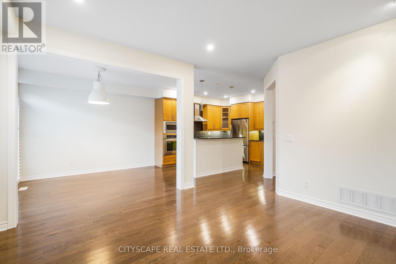 5515 Challenger Drive, Mississauga, Ontario  L5M 0G9 - Photo 10 - W12429252