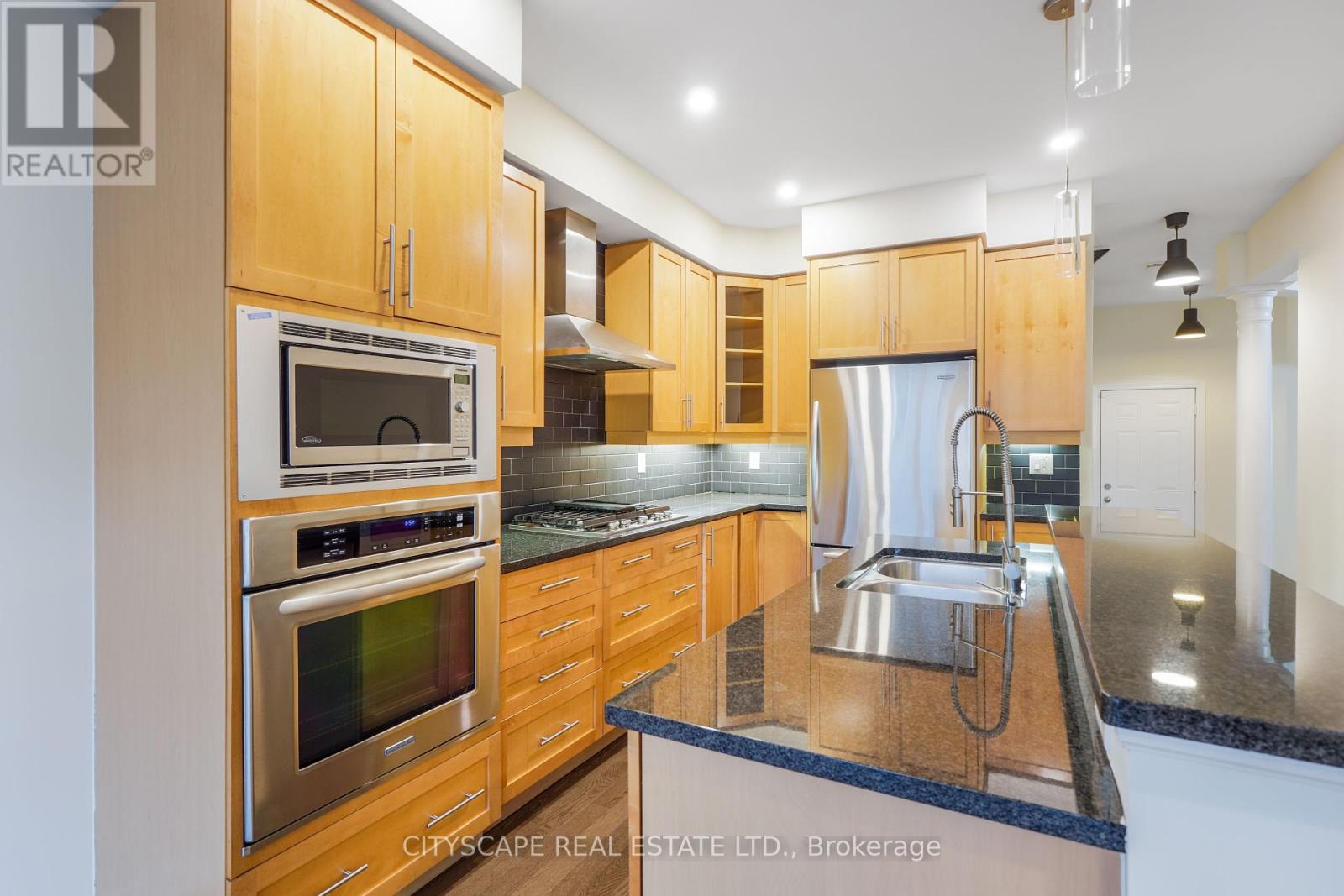 5515 Challenger Drive, Mississauga, Ontario  L5M 0G9 - Photo 12 - W12429252