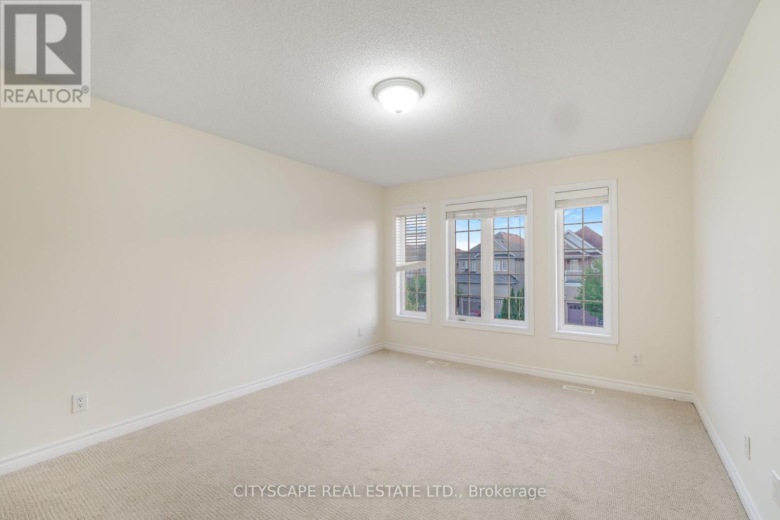 5515 Challenger Drive, Mississauga, Ontario  L5M 0G9 - Photo 16 - W12429252
