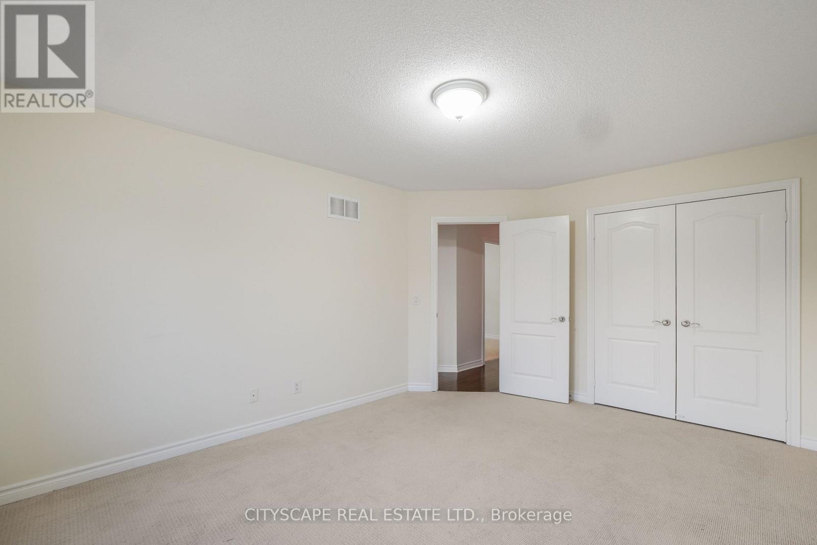 5515 Challenger Drive, Mississauga, Ontario  L5M 0G9 - Photo 17 - W12429252