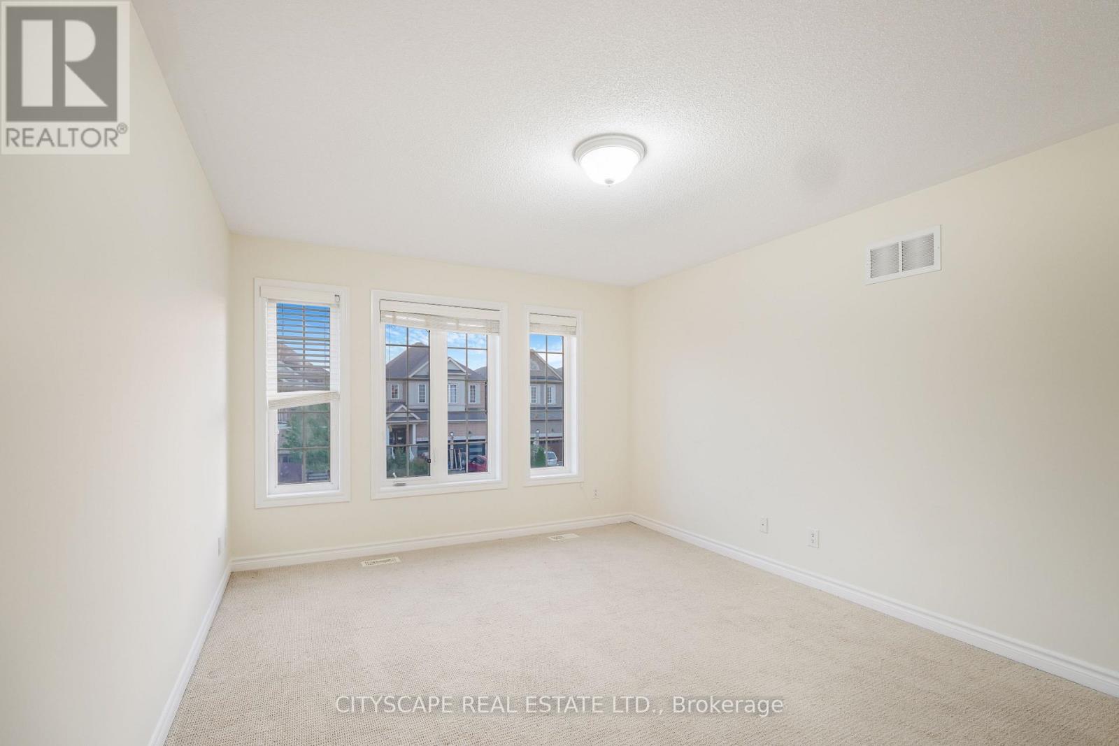 5515 Challenger Drive, Mississauga, Ontario  L5M 0G9 - Photo 19 - W12429252