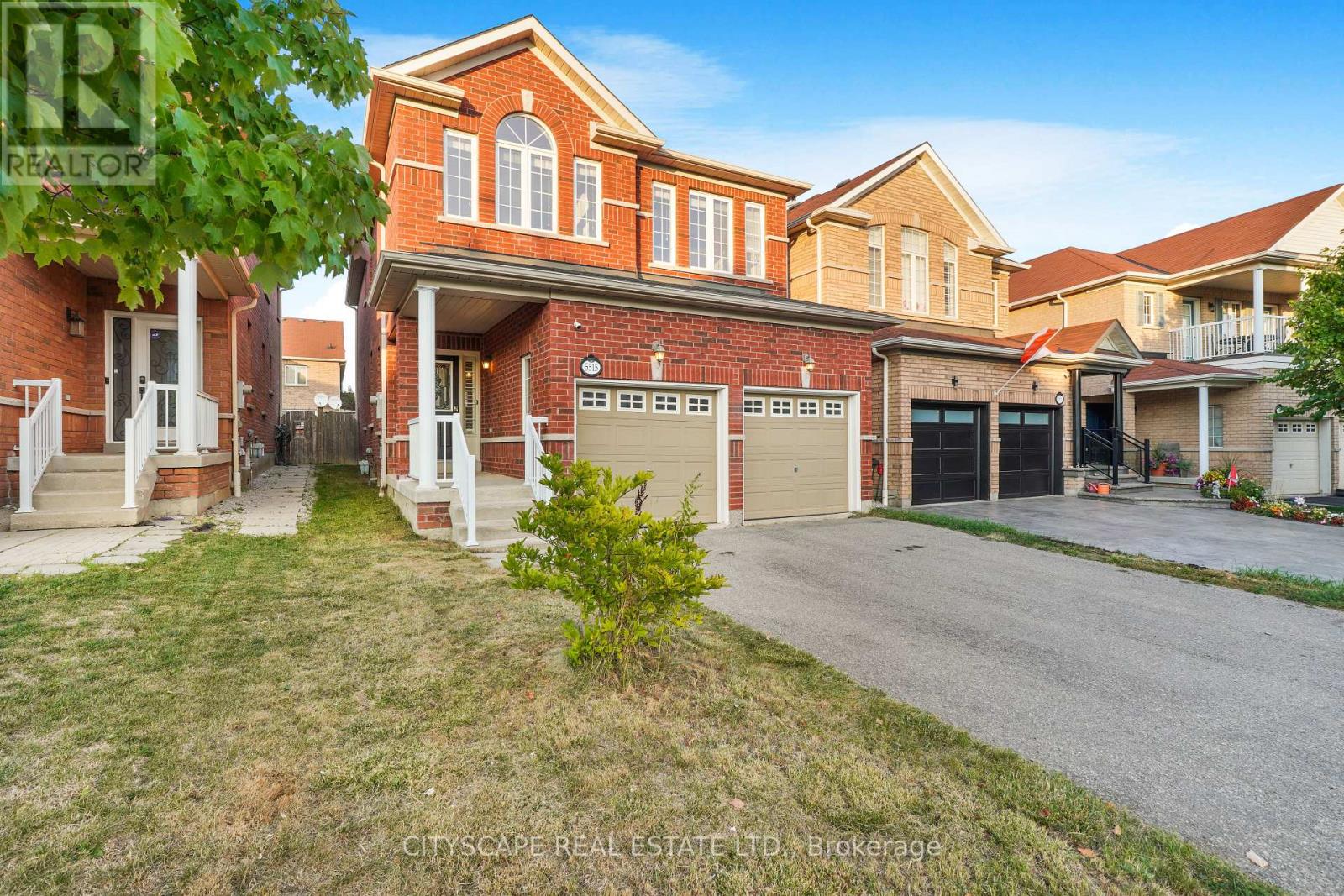 5515 Challenger Drive, Mississauga, Ontario  L5M 0G9 - Photo 2 - W12429252