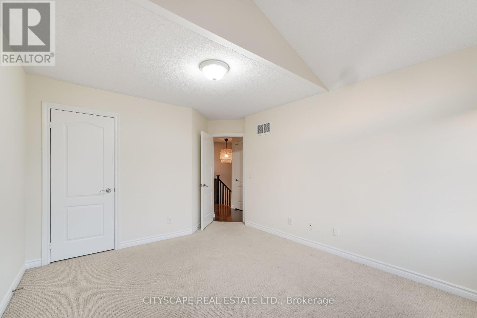5515 Challenger Drive, Mississauga, Ontario  L5M 0G9 - Photo 22 - W12429252