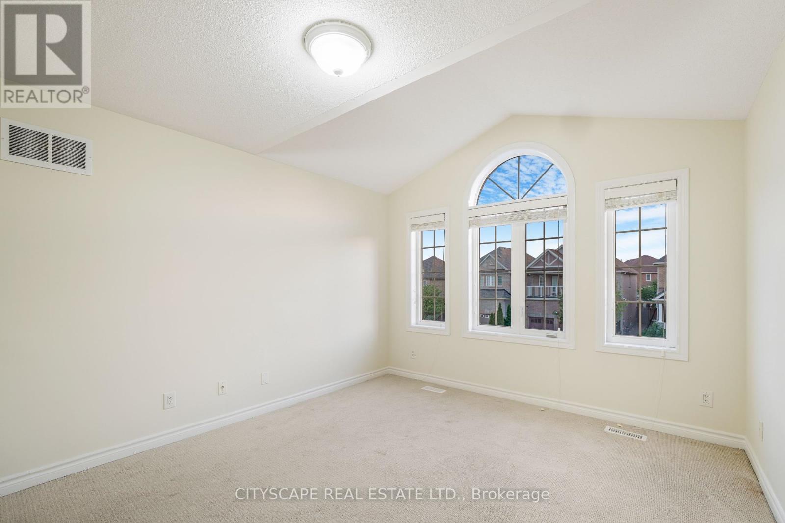 5515 Challenger Drive, Mississauga, Ontario  L5M 0G9 - Photo 23 - W12429252