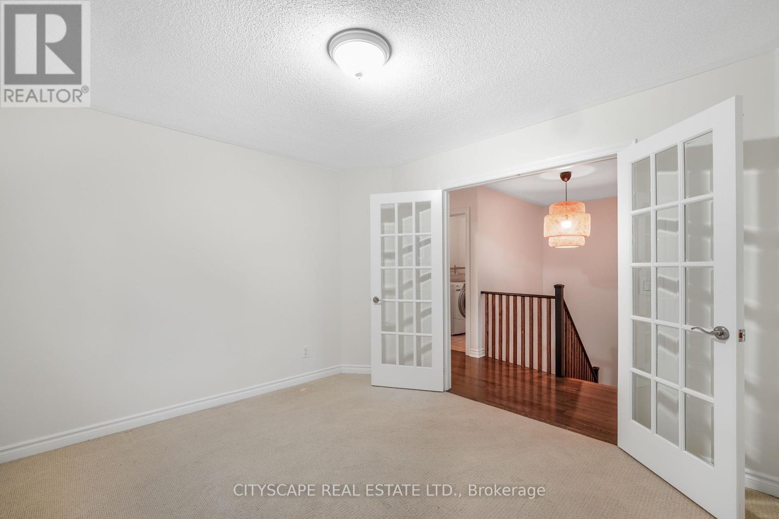 5515 Challenger Drive, Mississauga, Ontario  L5M 0G9 - Photo 26 - W12429252