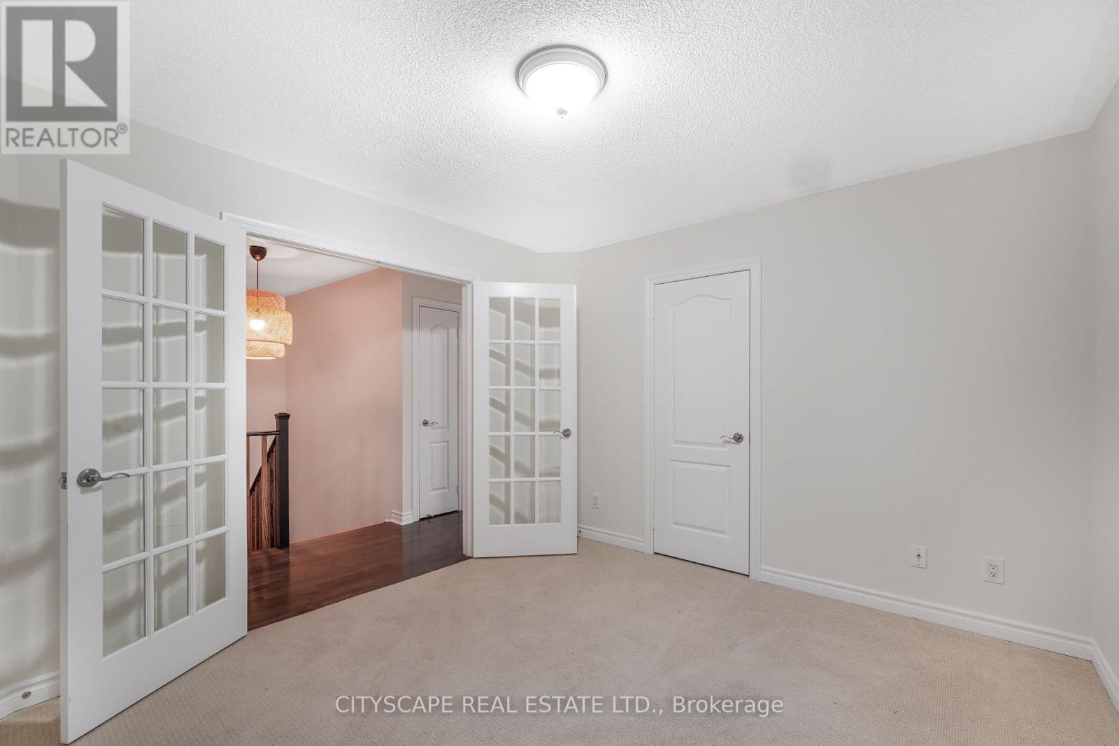 5515 Challenger Drive, Mississauga, Ontario  L5M 0G9 - Photo 27 - W12429252