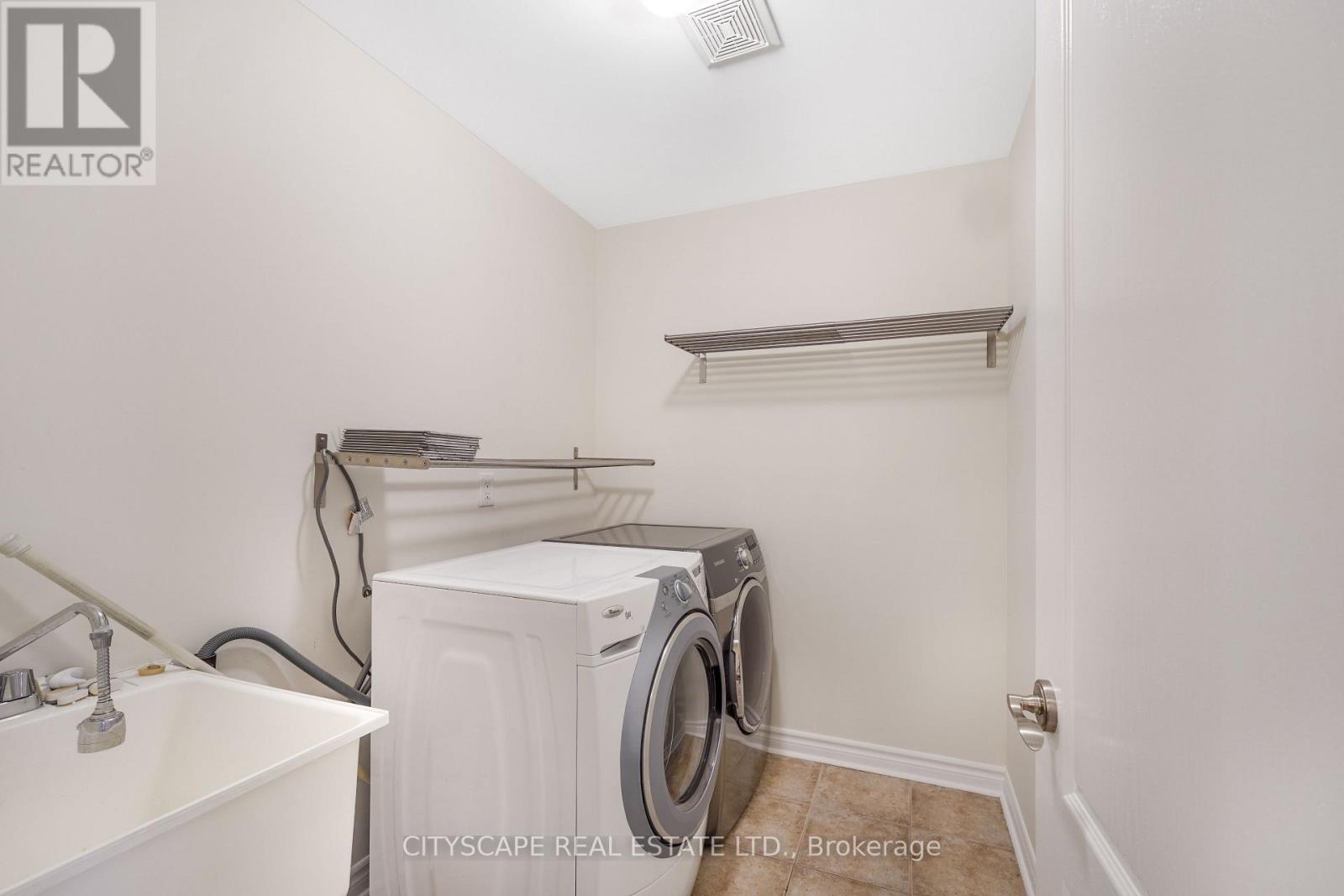 5515 Challenger Drive, Mississauga, Ontario  L5M 0G9 - Photo 28 - W12429252
