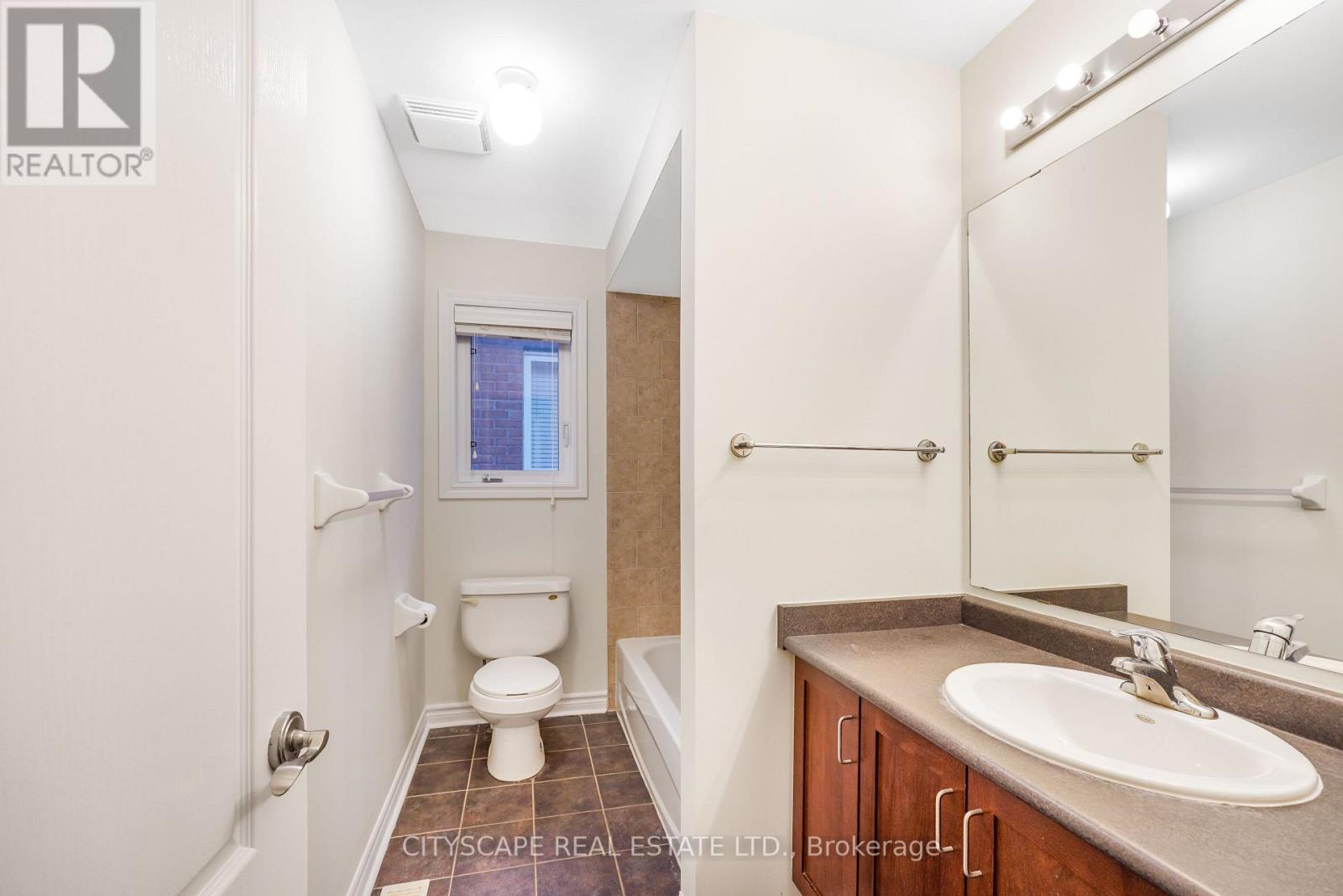 5515 Challenger Drive, Mississauga, Ontario  L5M 0G9 - Photo 29 - W12429252