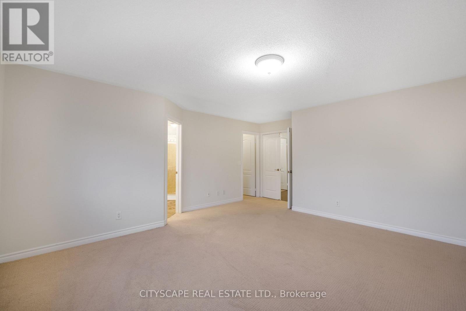 5515 Challenger Drive, Mississauga, Ontario  L5M 0G9 - Photo 32 - W12429252