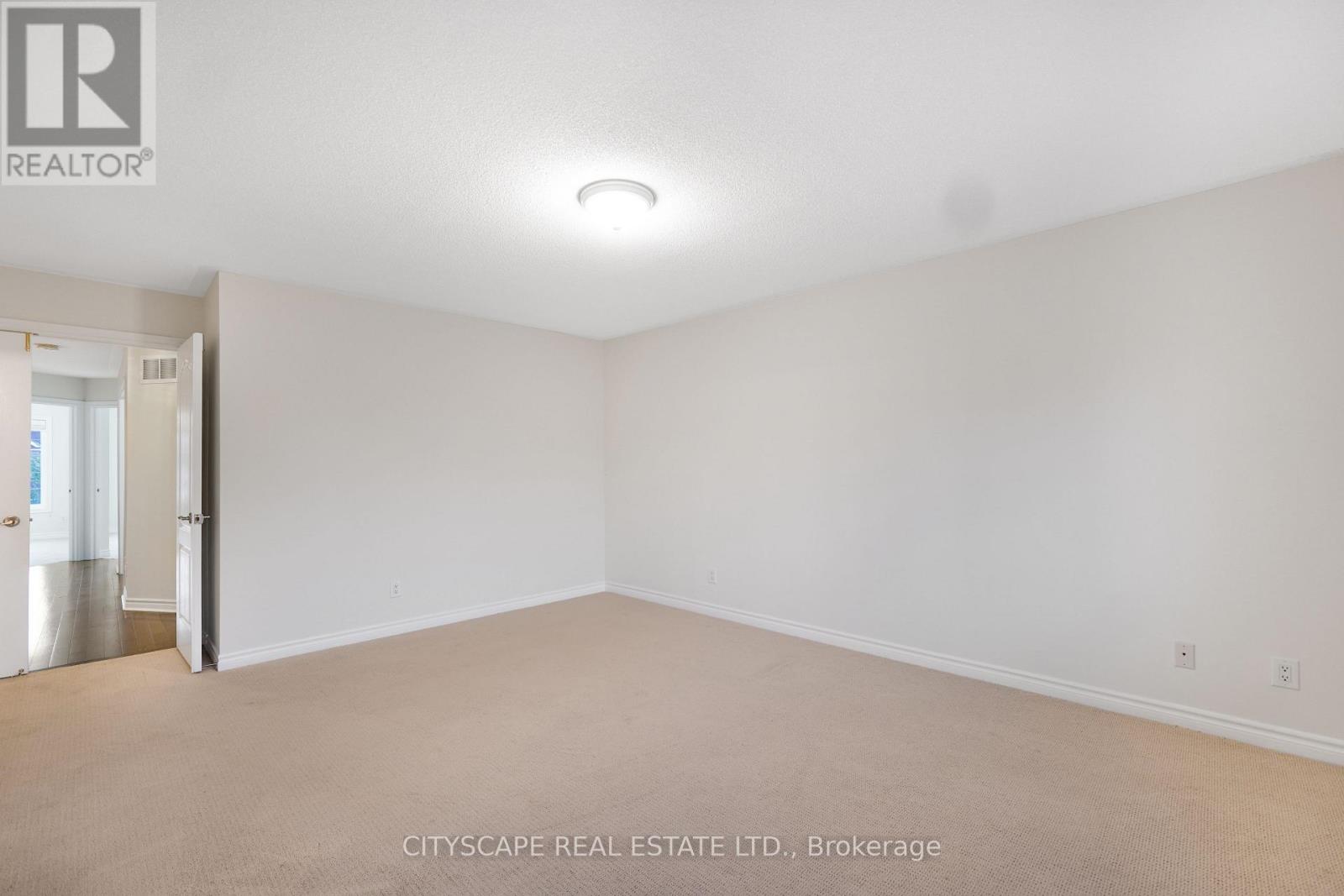 5515 Challenger Drive, Mississauga, Ontario  L5M 0G9 - Photo 33 - W12429252