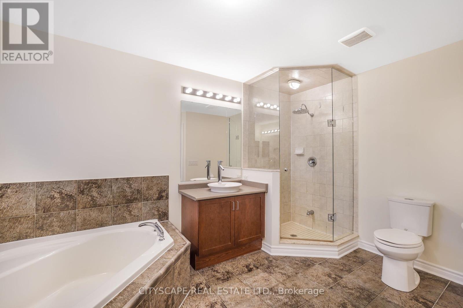 5515 Challenger Drive, Mississauga, Ontario  L5M 0G9 - Photo 35 - W12429252