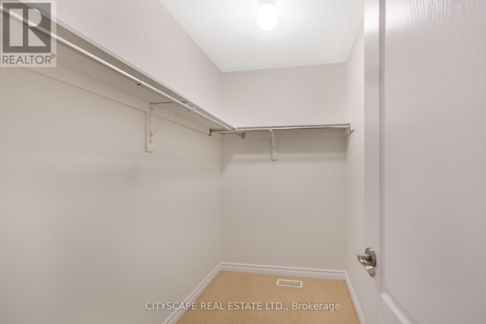 5515 Challenger Drive, Mississauga, Ontario  L5M 0G9 - Photo 37 - W12429252
