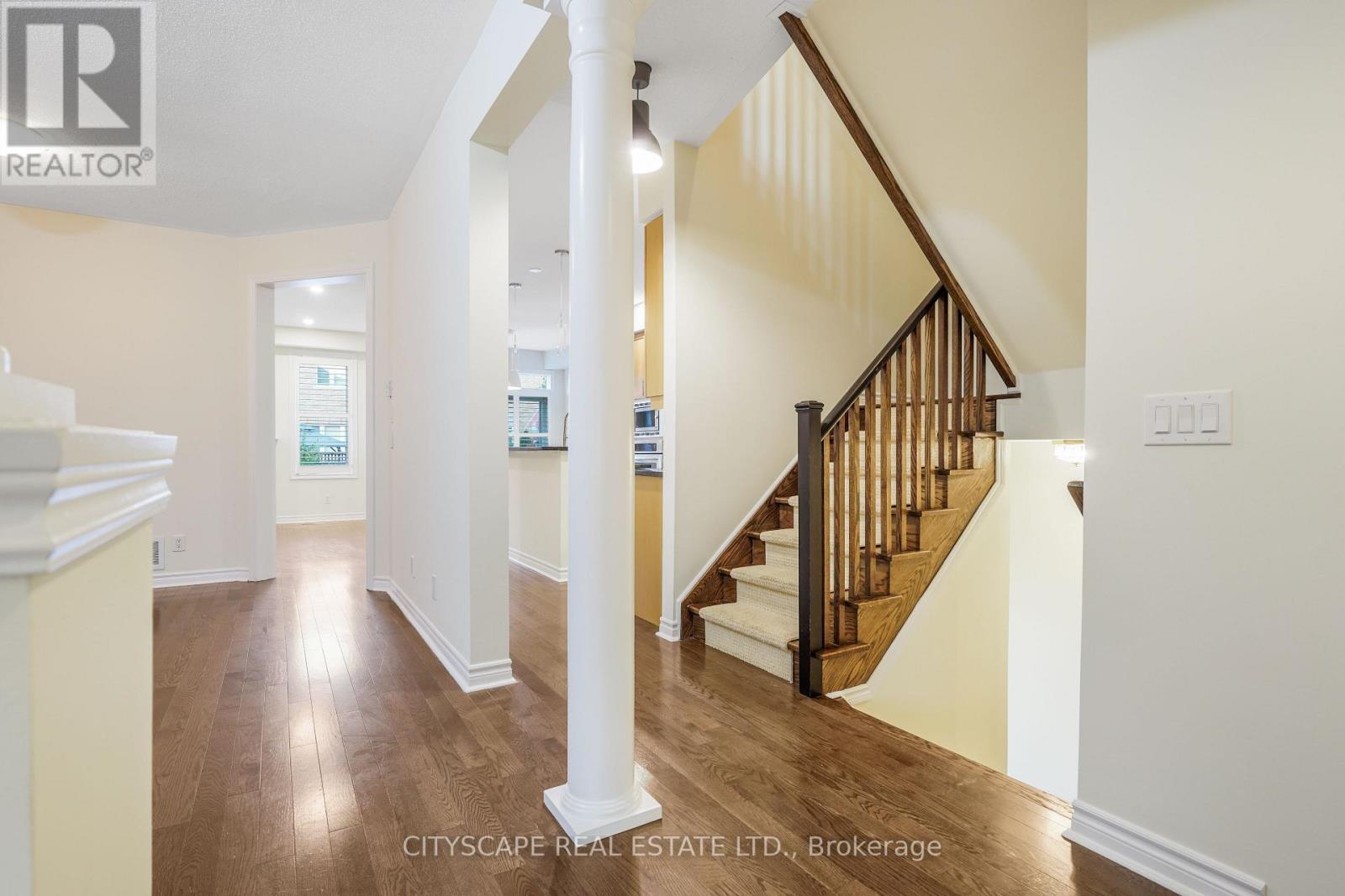 5515 Challenger Drive, Mississauga, Ontario  L5M 0G9 - Photo 5 - W12429252