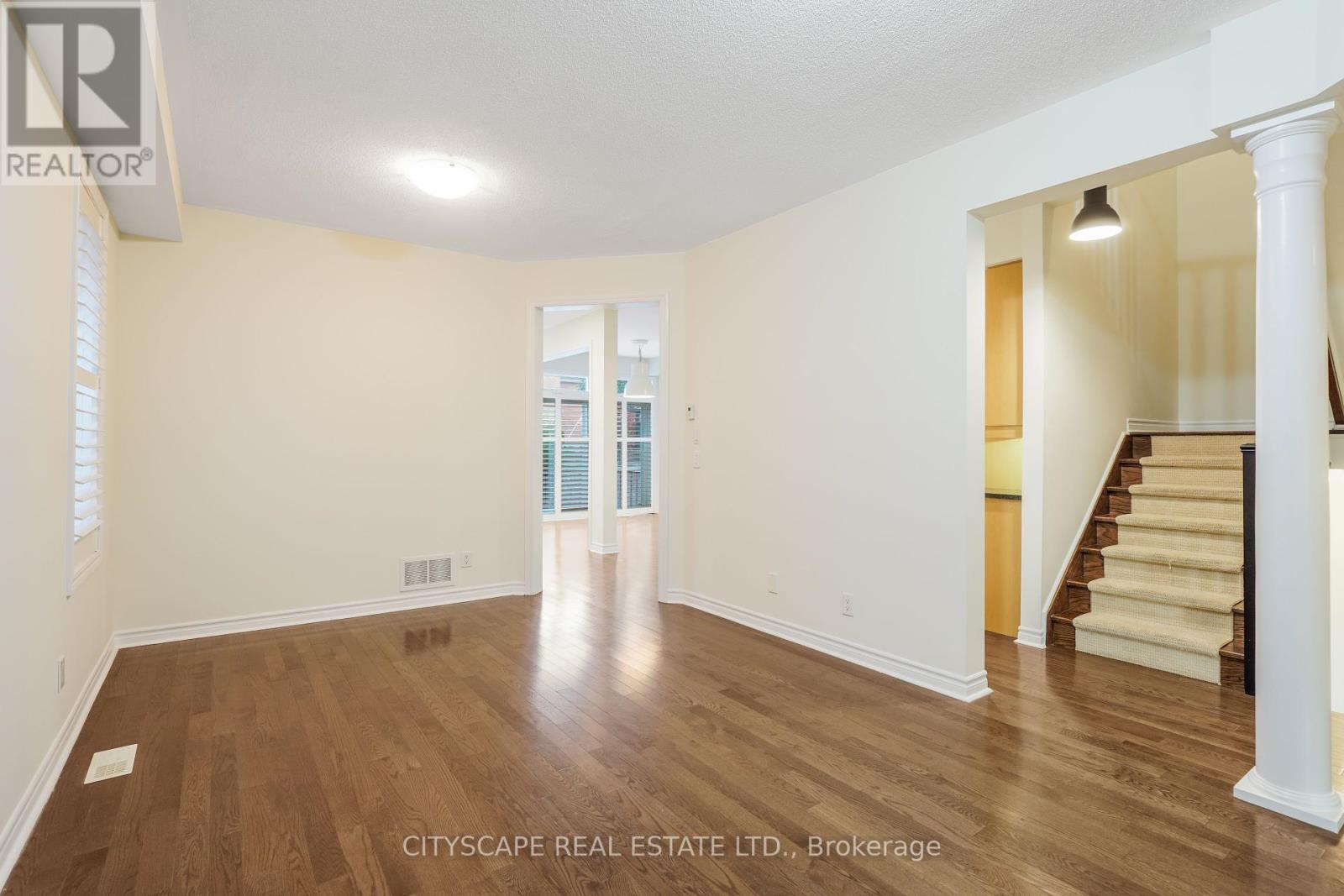 5515 Challenger Drive, Mississauga, Ontario  L5M 0G9 - Photo 6 - W12429252