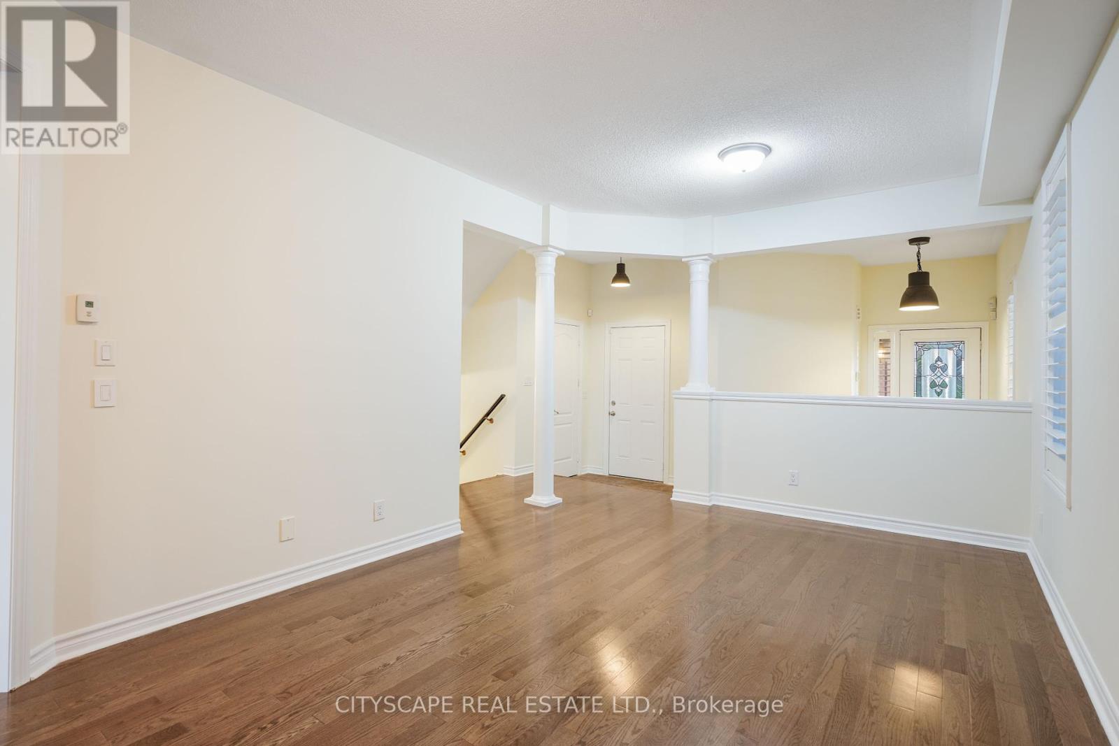 5515 Challenger Drive, Mississauga, Ontario  L5M 0G9 - Photo 7 - W12429252