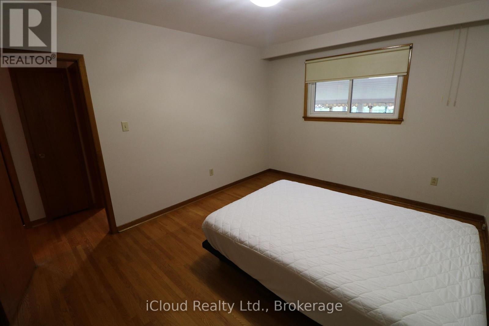61 Rockbank Crescent, Toronto, Ontario  M9M 1L1 - Photo 12 - W12429257