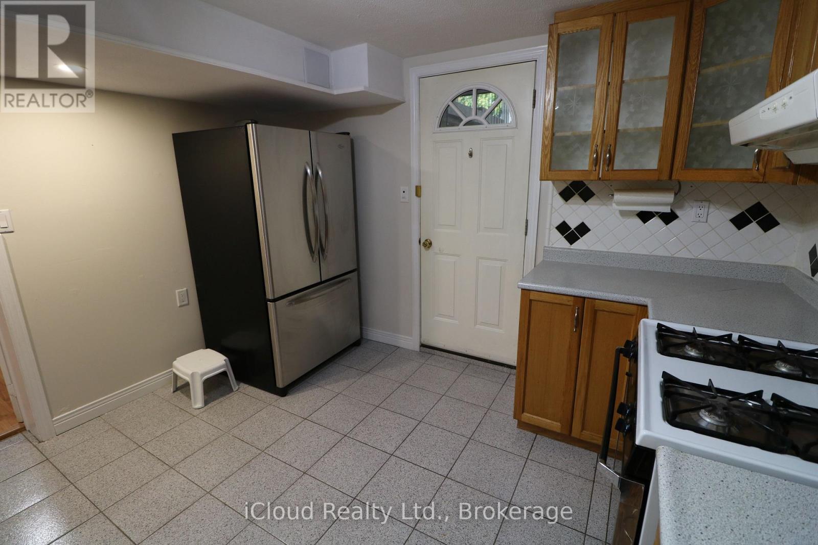 61 Rockbank Crescent, Toronto, Ontario  M9M 1L1 - Photo 26 - W12429257