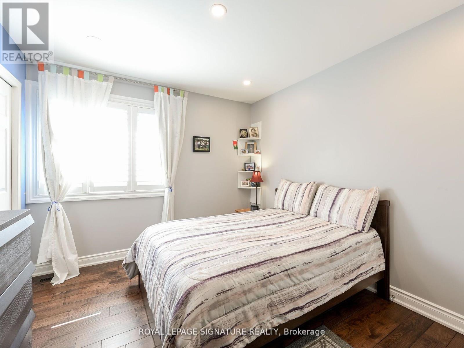 281 Mcgill Street, Mississauga, Ontario  L5A 1V3 - Photo 18 - W12429263